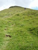 23 Su ripidi pendii verso l'Aralalta